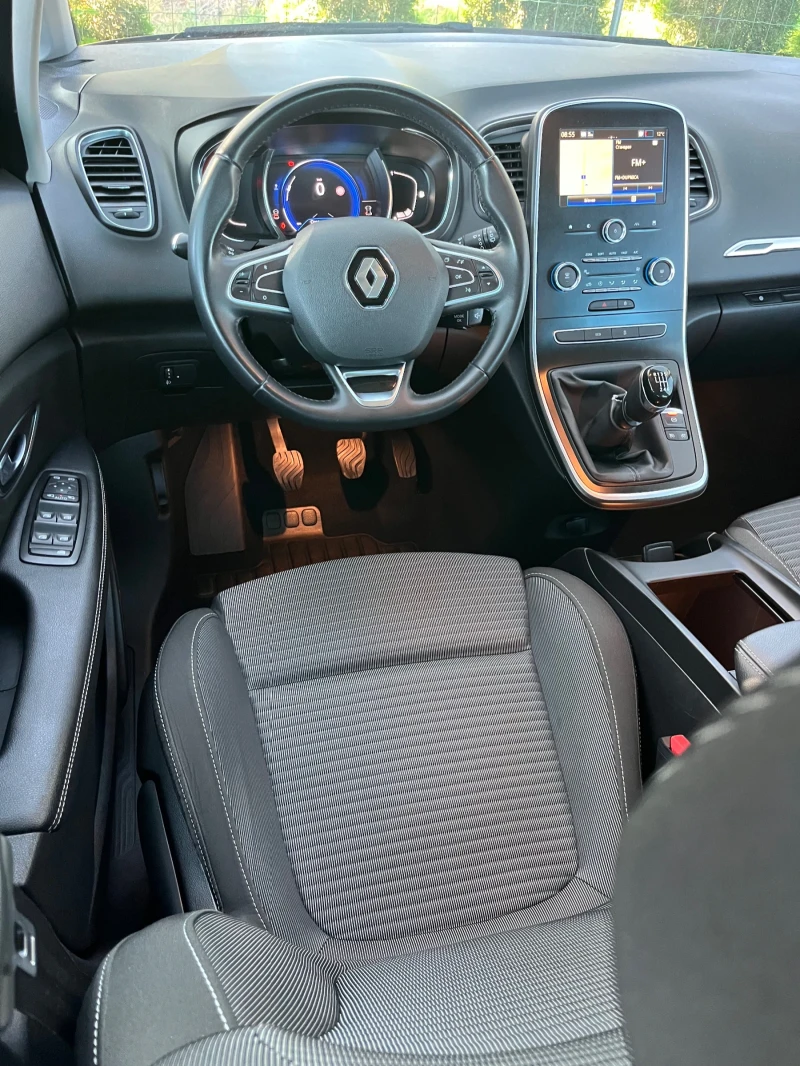 Renault Scenic, снимка 8 - Автомобили и джипове - 51504183