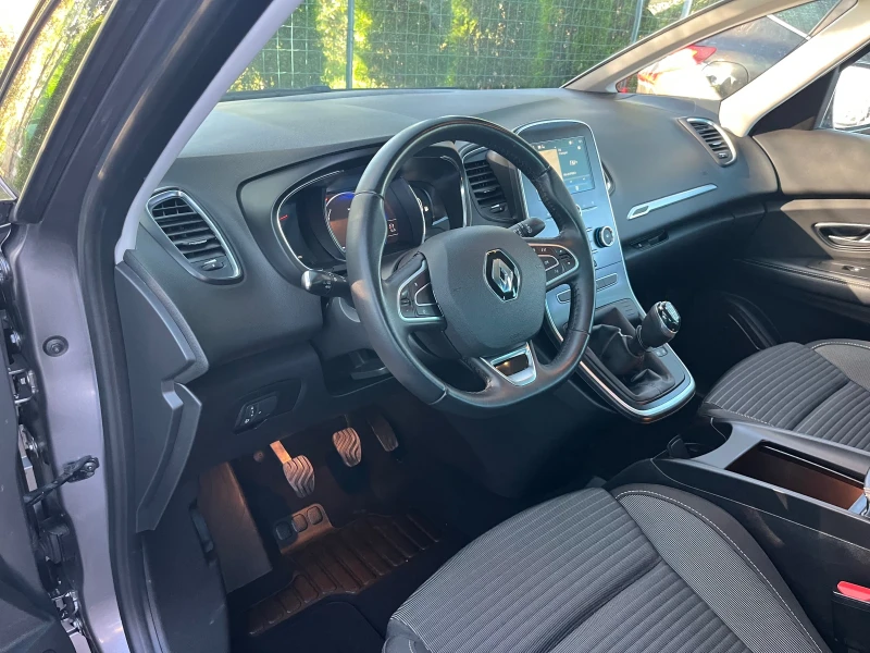 Renault Scenic, снимка 9 - Автомобили и джипове - 51504183