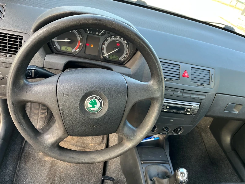 Skoda Fabia 2.0 MPI, снимка 7 - Автомобили и джипове - 52544315