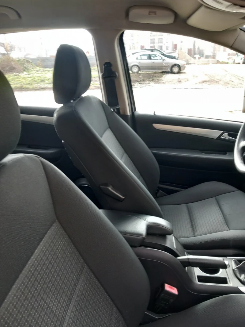 Mercedes-Benz B 180, снимка 12 - Автомобили и джипове - 52848023