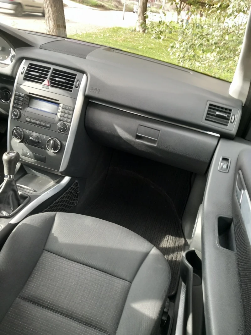 Mercedes-Benz B 180, снимка 11 - Автомобили и джипове - 52848023