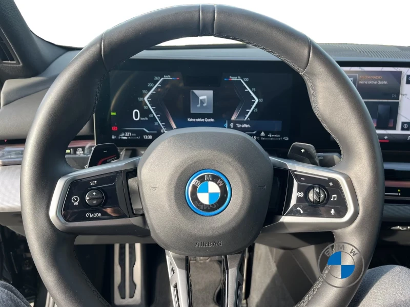 BMW 550 e/xDRIVE/489HP/MSPORT/20/MSPORT/360/NAVI/AMBI/914v, снимка 9 - Автомобили и джипове - 53411948