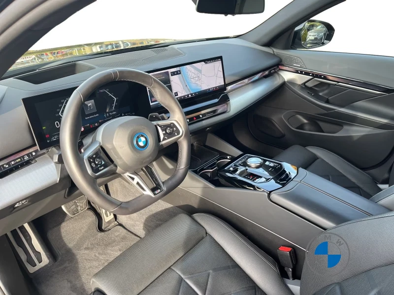 BMW 550 e/xDRIVE/489HP/MSPORT/20/MSPORT/360/NAVI/AMBI/914v, снимка 11 - Автомобили и джипове - 53411948