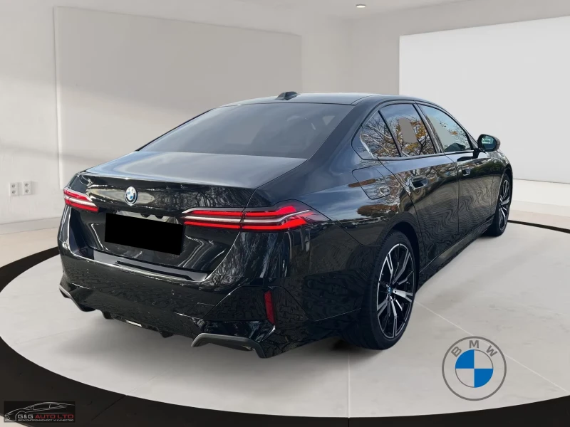 BMW 550 e/xDRIVE/489HP/MSPORT/20/MSPORT/360/NAVI/AMBI/914v, снимка 6 - Автомобили и джипове - 53411948