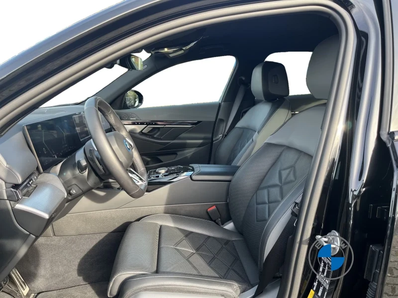 BMW 550 e/xDRIVE/489HP/MSPORT/20/MSPORT/360/NAVI/AMBI/914v, снимка 12 - Автомобили и джипове - 53411948