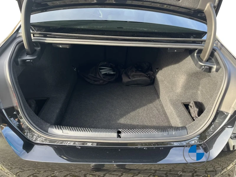 BMW 550 e/xDRIVE/489HP/MSPORT/20/MSPORT/360/NAVI/AMBI/914v, снимка 7 - Автомобили и джипове - 53411948