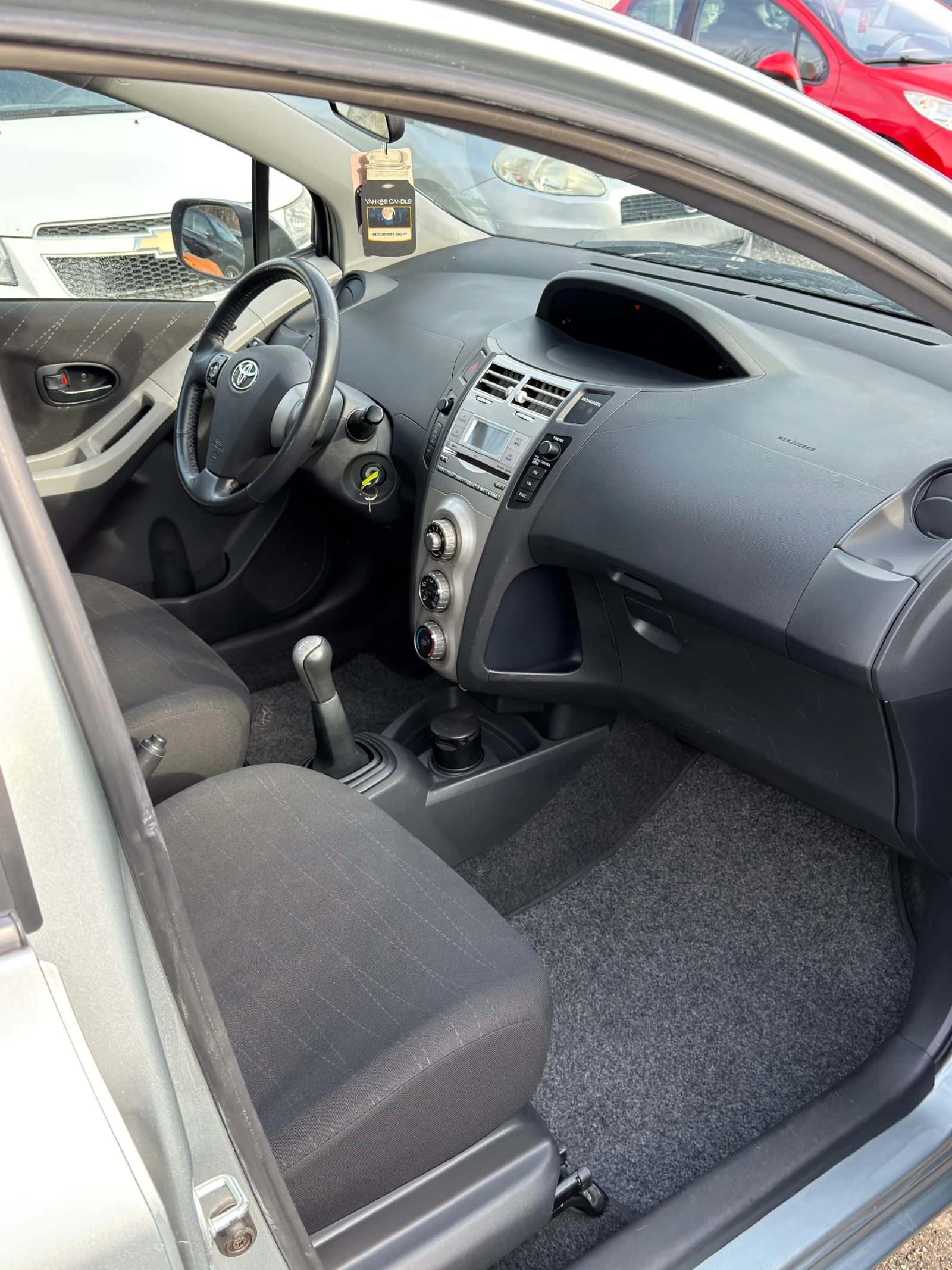 Toyota Yaris 1.0 | 168 806 км., снимка 8 - Автомобили и джипове - 53719902