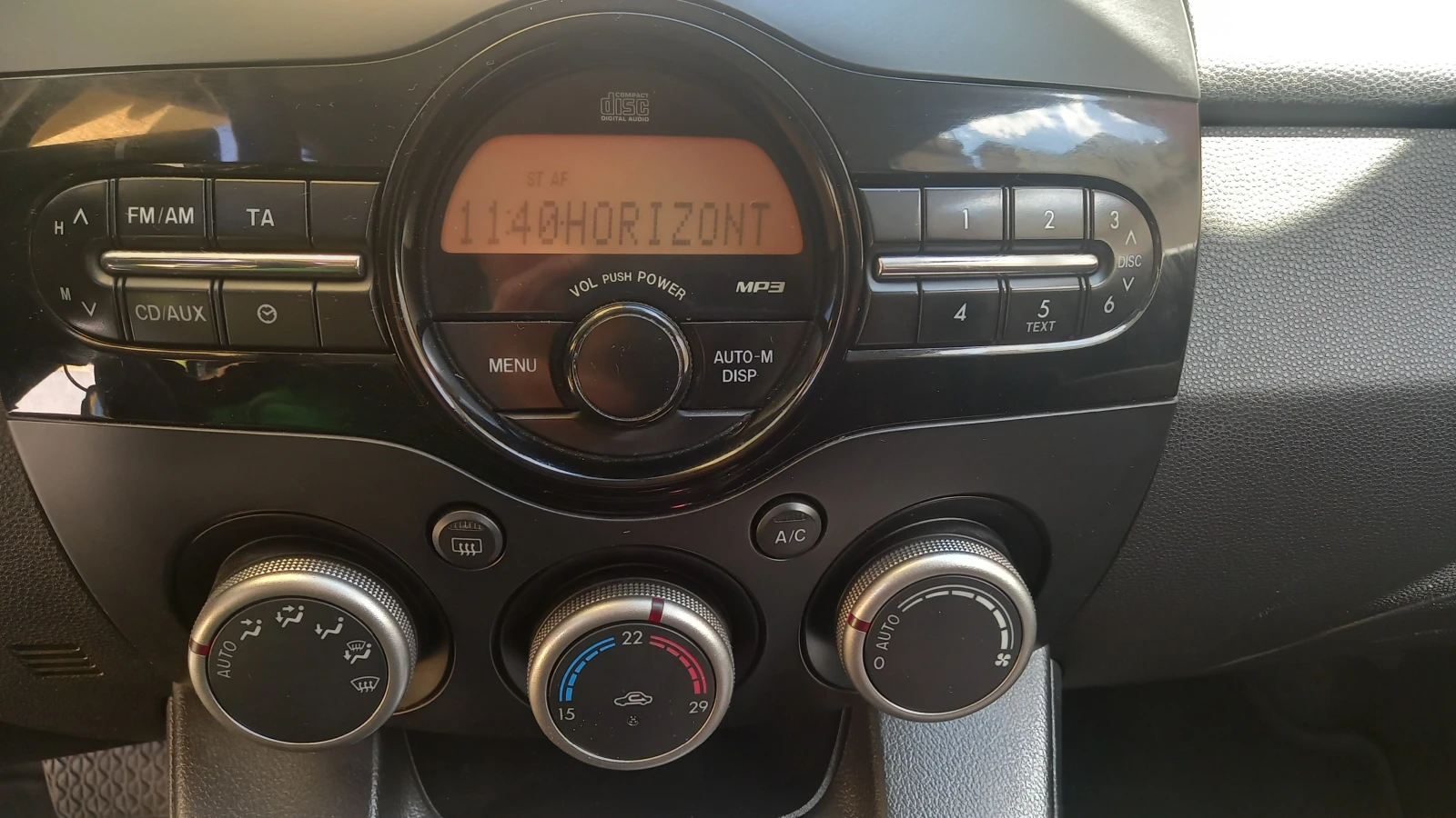 Mazda 2, снимка 10 - Автомобили и джипове - 54179160