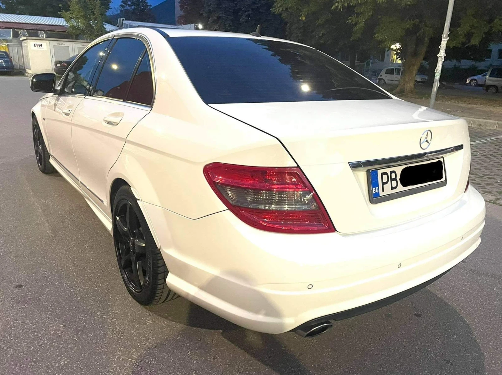Mercedes-Benz C 220, снимка 3 - Автомобили и джипове - 54359525
