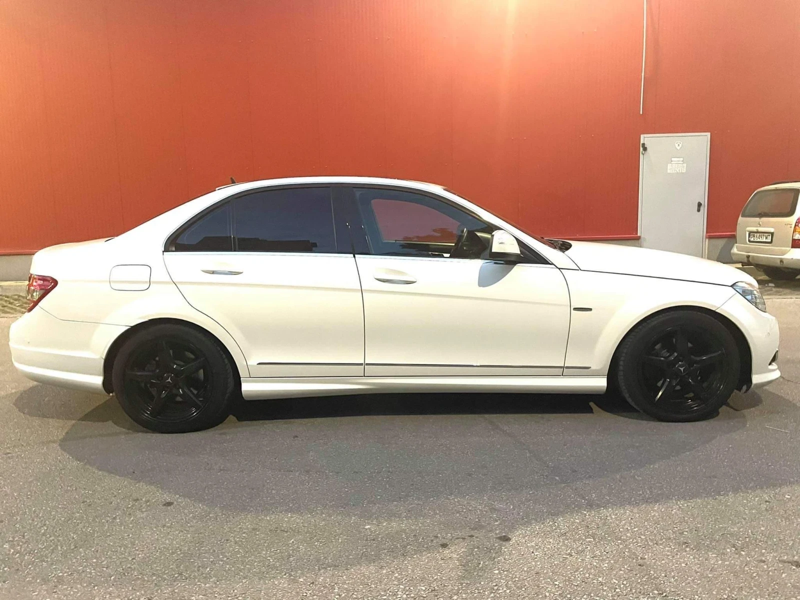 Mercedes-Benz C 220, снимка 7 - Автомобили и джипове - 54359525