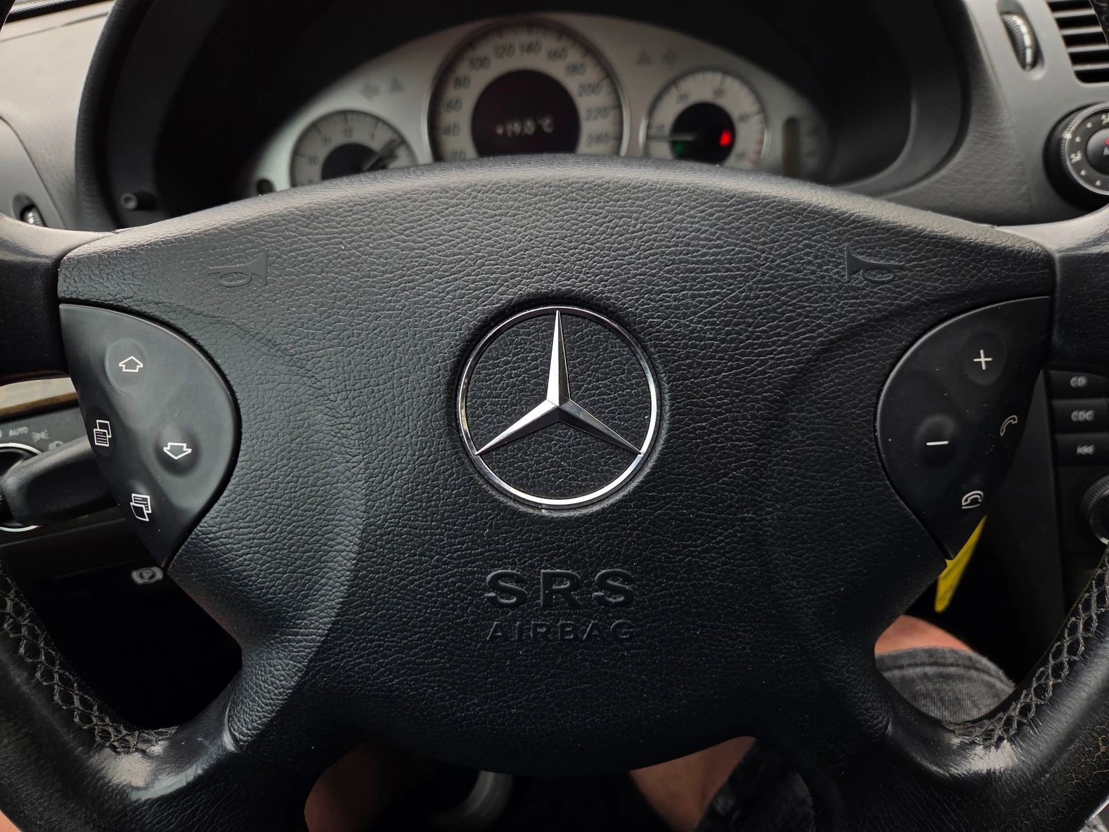 Mercedes-Benz E 320 CDI*  РЕДОВИ* ОТЛИЧЕН, снимка 10 - Автомобили и джипове - 54498375
