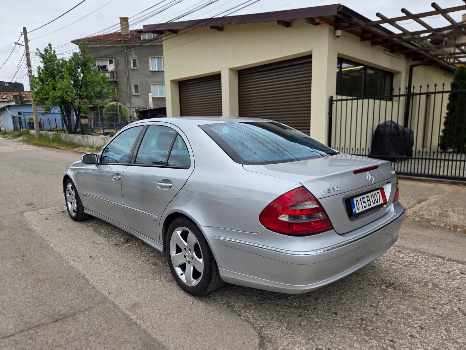 Mercedes-Benz E 320 CDI*  РЕДОВИ* ОТЛИЧЕН, снимка 4 - Автомобили и джипове - 54498375