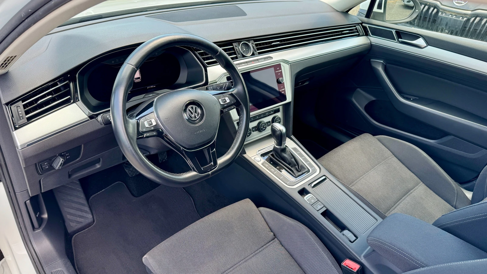 VW Passat 2.0TDI DSG Внос ШВЕЙЦАРИЯ!Digital, LED, PDC, Камер, снимка 10 - Автомобили и джипове - 54771229