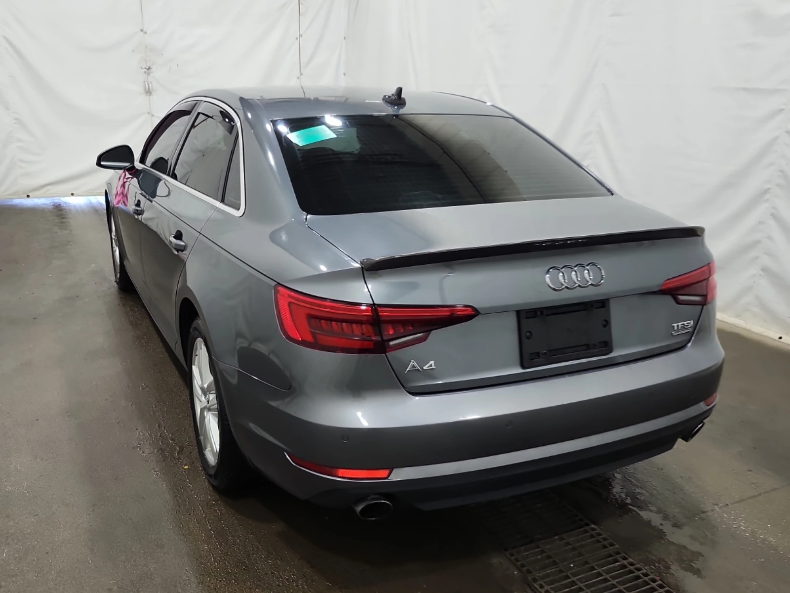 Audi A4 Technik* * QUATTRO* * CARFAX* * АВТО КРЕДИТ* * , снимка 5 - Автомобили и джипове - 55189650