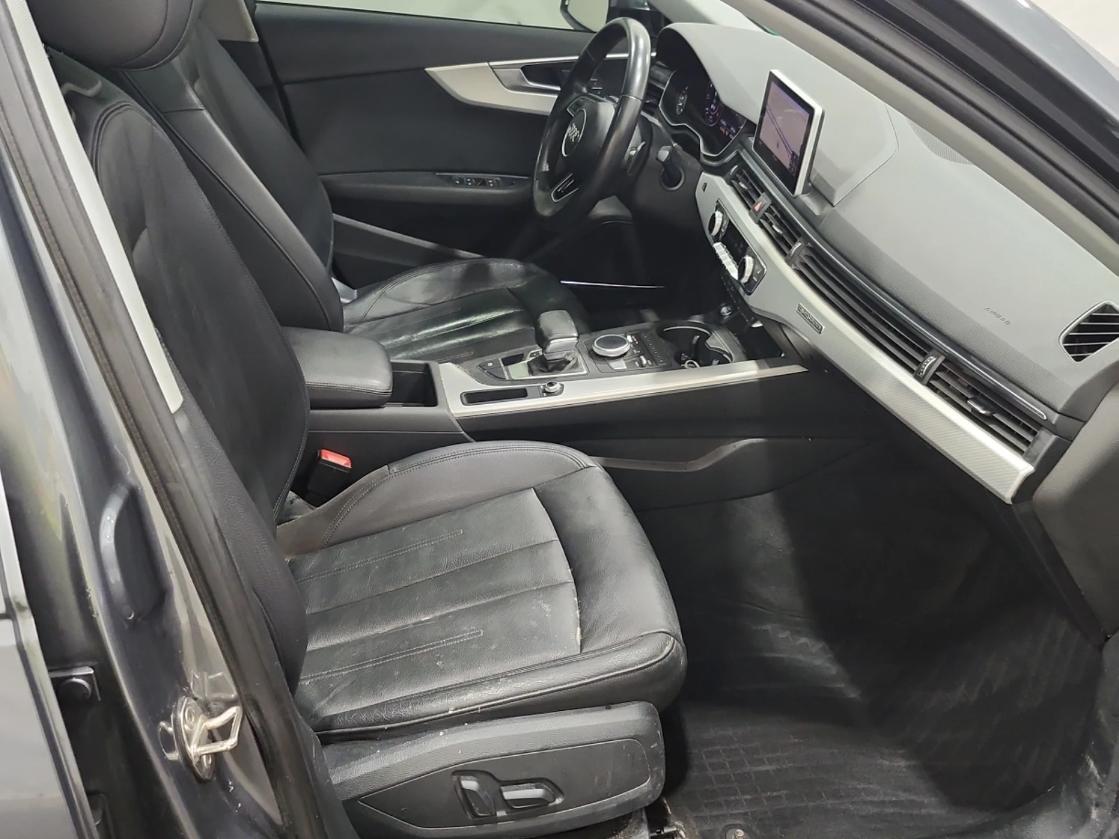 Audi A4 Technik* * QUATTRO* * CARFAX* * АВТО КРЕДИТ* * , снимка 10 - Автомобили и джипове - 55189650