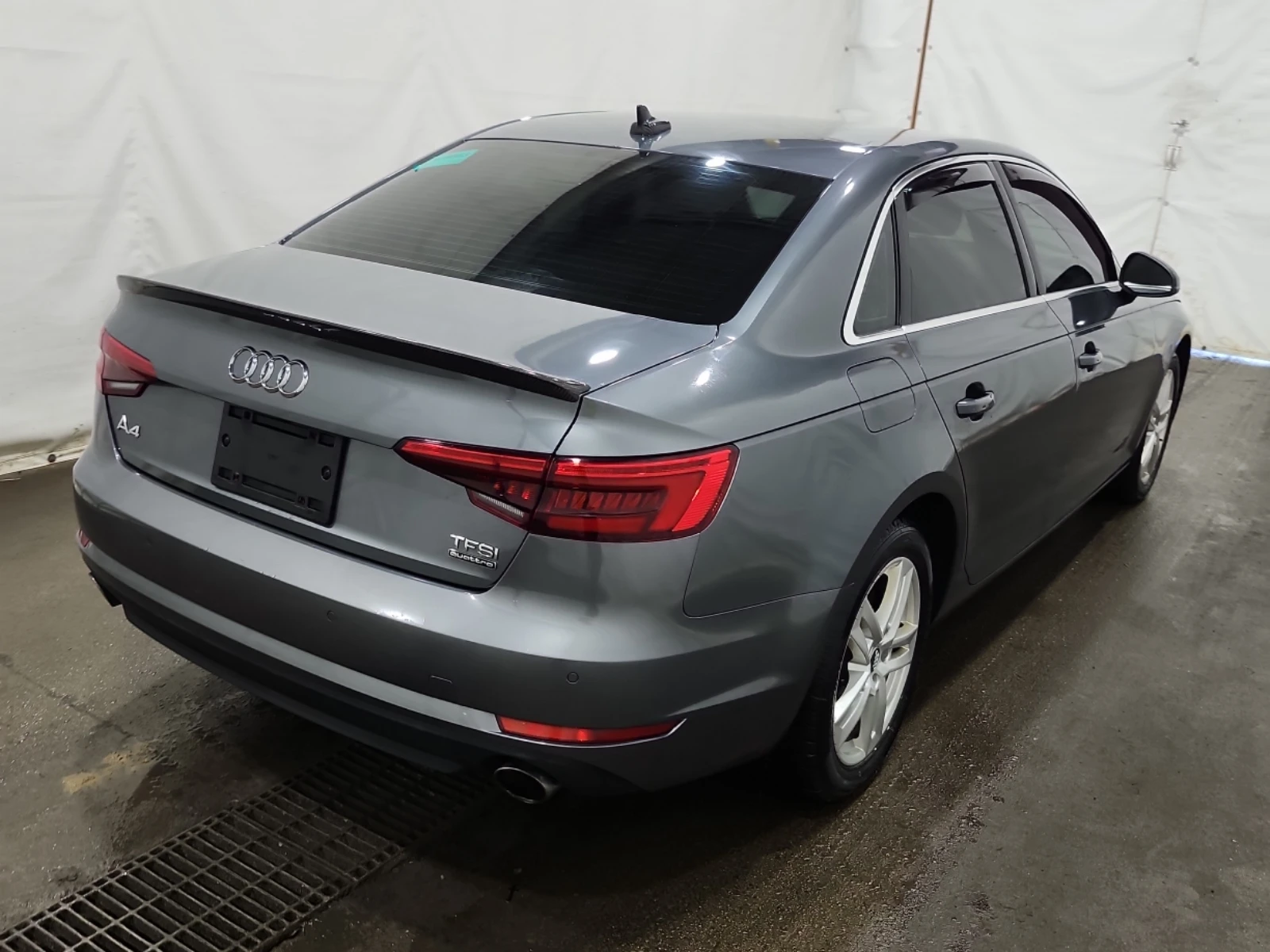 Audi A4 Technik* * QUATTRO* * CARFAX* * АВТО КРЕДИТ* * , снимка 4 - Автомобили и джипове - 55189650