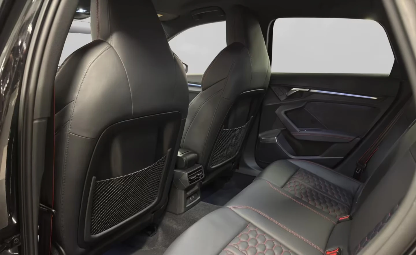 Audi Rs3 SPORTBACK/400HP/CERAMIC/MATRIX/CAM/LED/CPLAY/559q, снимка 15 - Автомобили и джипове - 55493223