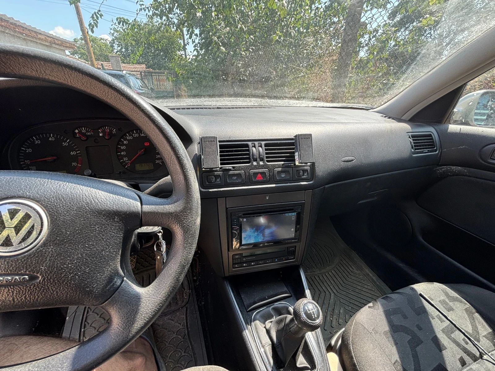 VW Bora 1.6 16 V, снимка 8 - Автомобили и джипове - 55604606