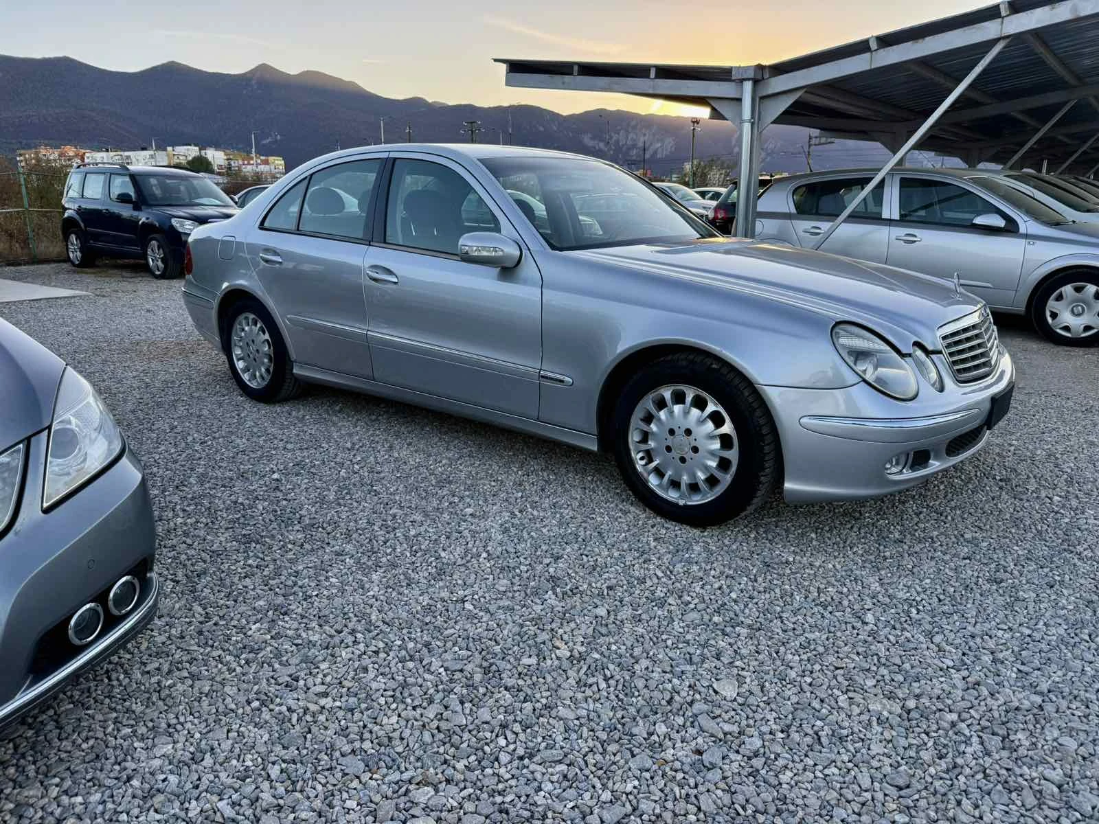 Mercedes-Benz E 270 2.7CDI AVTOMAT, снимка 2 - Автомобили и джипове - 56337098