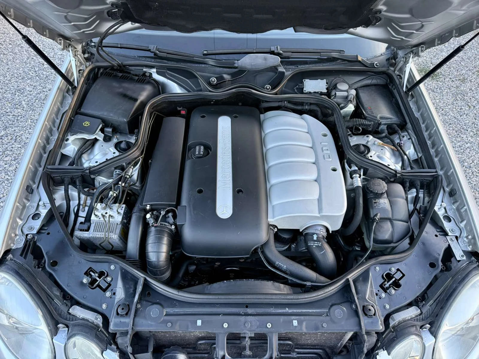 Mercedes-Benz E 270 2.7CDI AVTOMAT, снимка 15 - Автомобили и джипове - 56337098