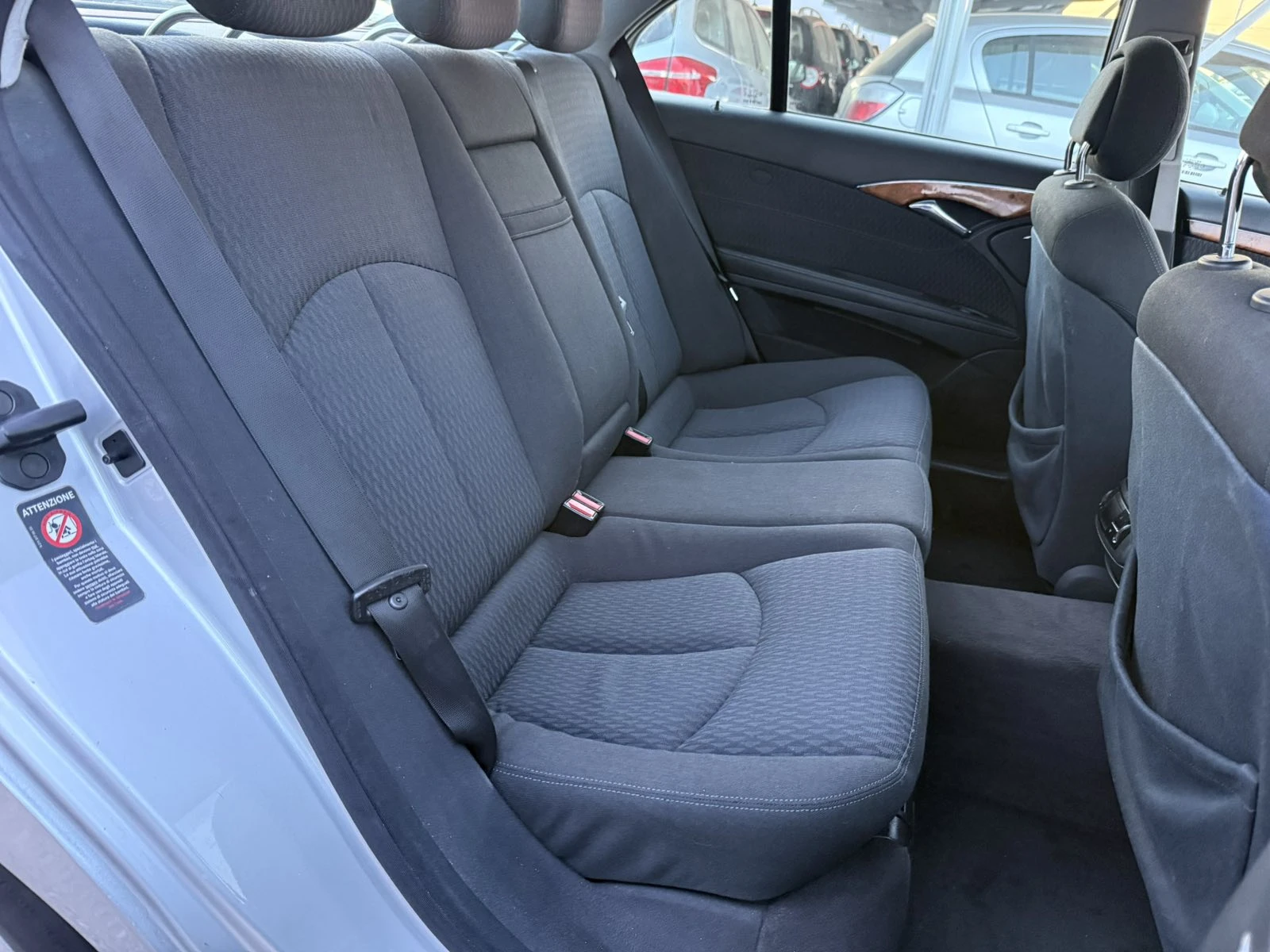 Mercedes-Benz E 270 2.7CDI AVTOMAT, снимка 13 - Автомобили и джипове - 56337098