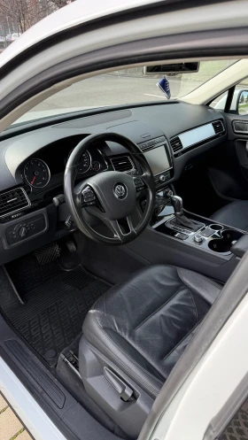 VW Touareg 3.0 TDI, снимка 8 - Автомобили и джипове - 53602914
