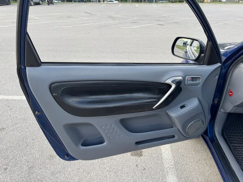 Toyota Rav4 2.0 VVTI, снимка 8 - Автомобили и джипове - 51968247