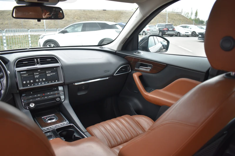 Jaguar F-PACE 2.0D ПЪРВИ СОБСТВЕНИК, снимка 13 - Автомобили и джипове - 52829743