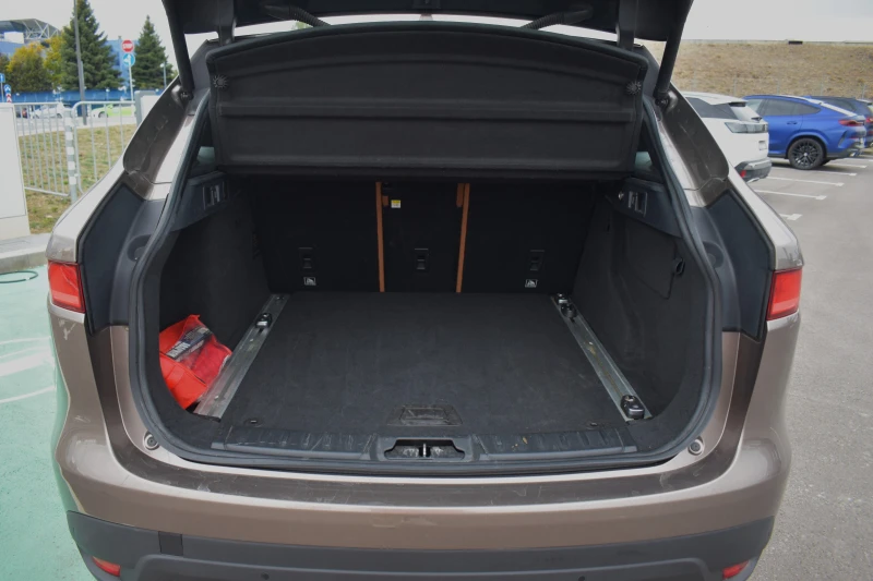 Jaguar F-PACE 2.0D ПЪРВИ СОБСТВЕНИК, снимка 17 - Автомобили и джипове - 52829743