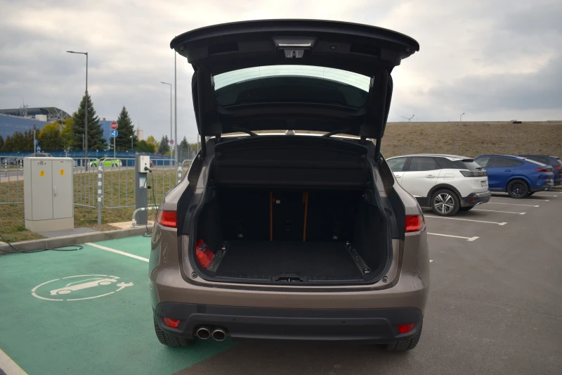 Jaguar F-PACE 2.0D ПЪРВИ СОБСТВЕНИК, снимка 16 - Автомобили и джипове - 52829743
