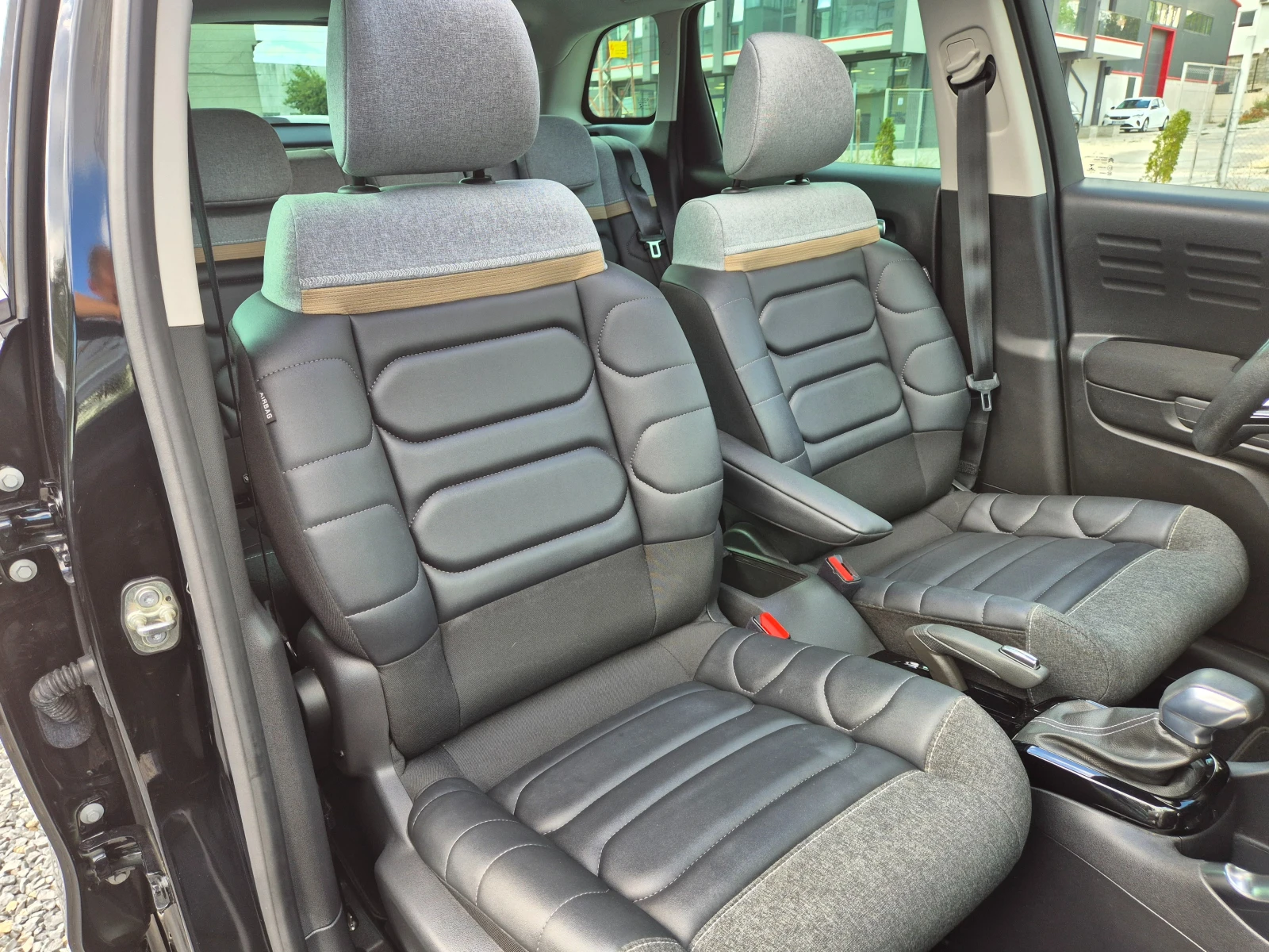 Citroen C3 Aircross 1.5 HDI -LED-KEYLESS-DISTRONIK-LANE ASSIST-PANORAM | Mobile.bg — изображение 12