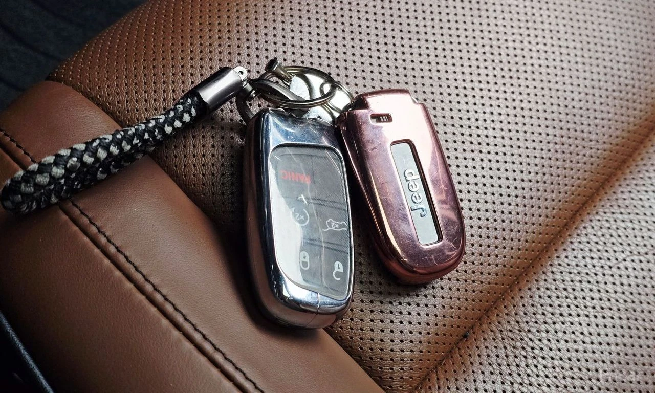 Jeep Grand cherokee 3.6* V6* 8ZF* SUMMIT* ДИСТРОНИК* ОБДУХВАНЕ* LANE* , снимка 16 - Автомобили и джипове - 55639593