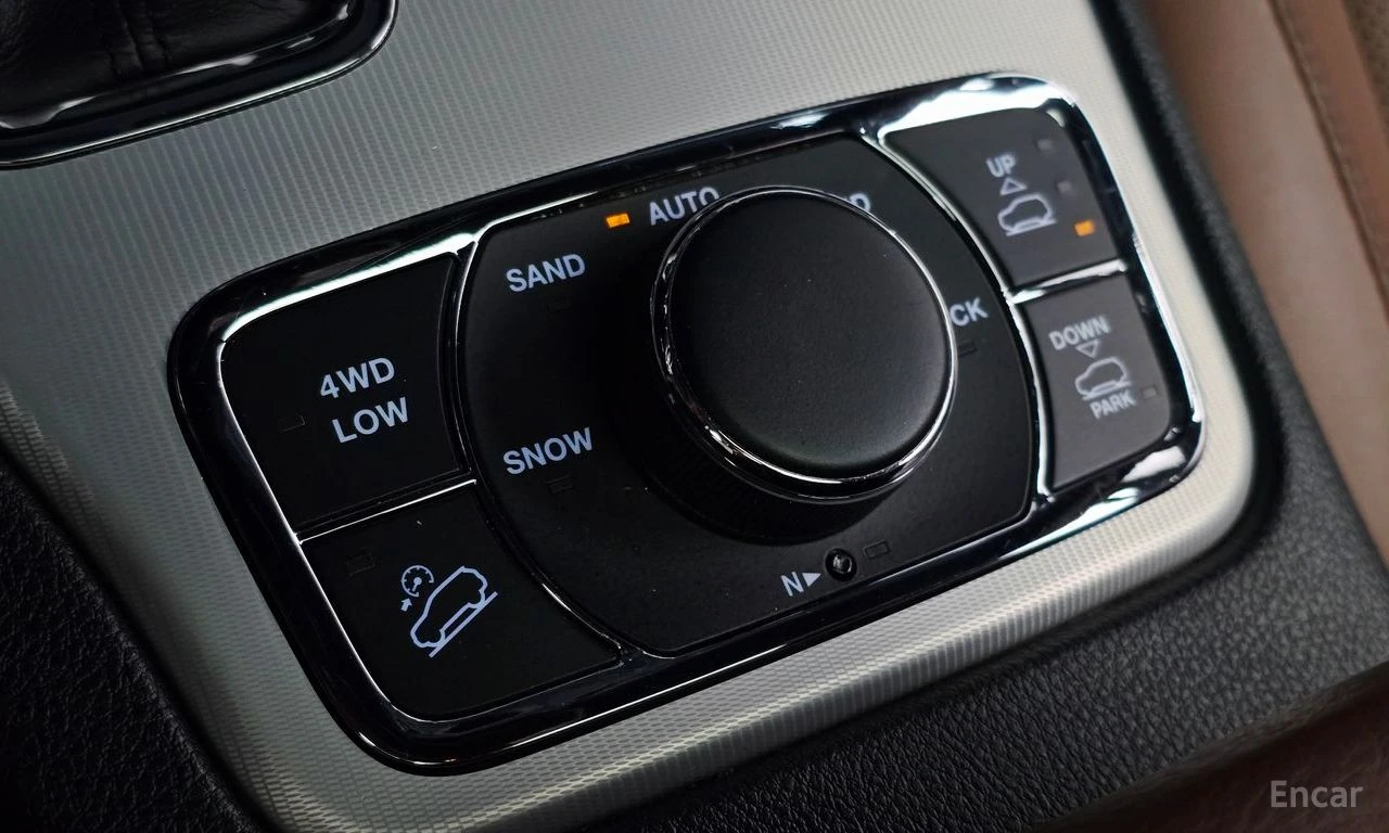 Jeep Grand cherokee 3.6* V6* 8ZF* SUMMIT* ДИСТРОНИК* ОБДУХВАНЕ* LANE* , снимка 11 - Автомобили и джипове - 55639593