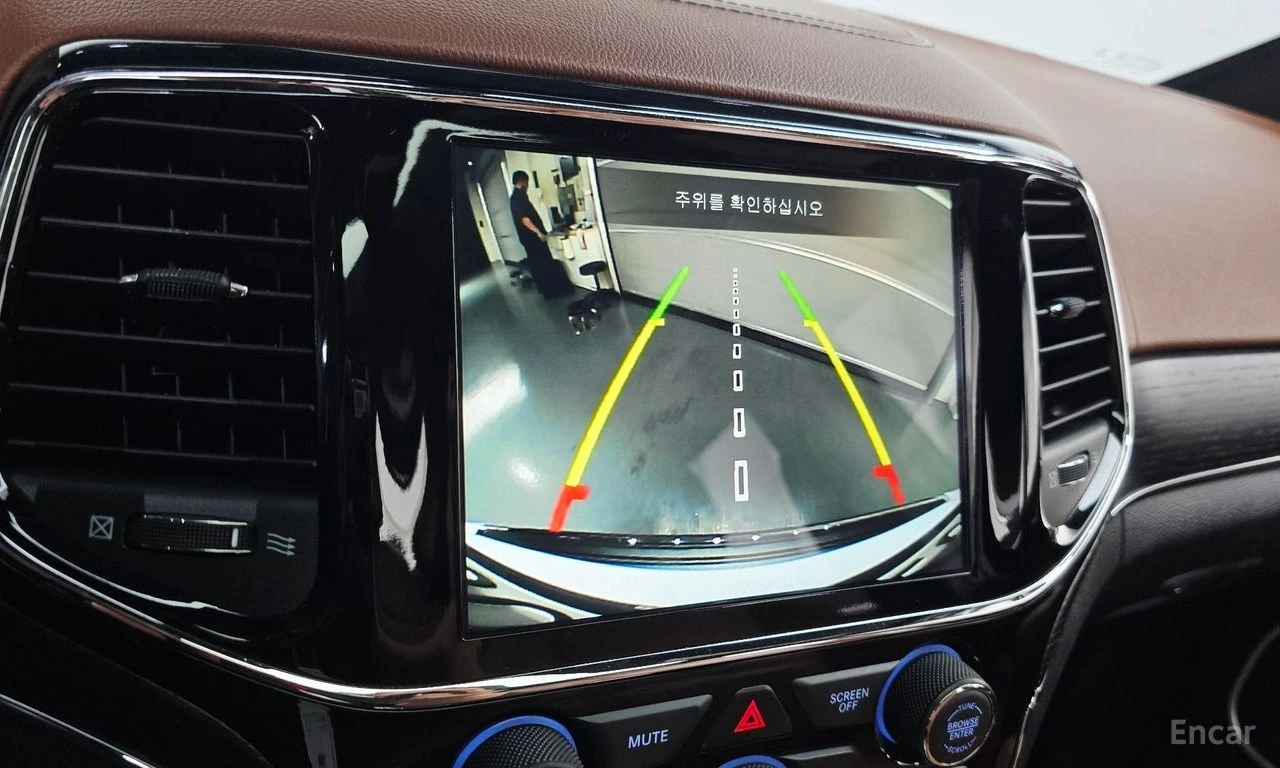 Jeep Grand cherokee 3.6* V6* 8ZF* SUMMIT* ДИСТРОНИК* ОБДУХВАНЕ* LANE* , снимка 9 - Автомобили и джипове - 55639593