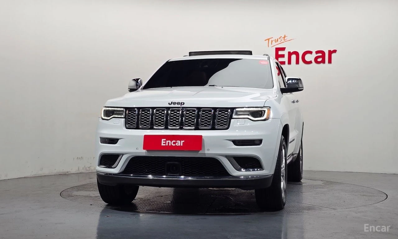 Jeep Grand cherokee 3.6* V6* 8ZF* SUMMIT* ДИСТРОНИК* ОБДУХВАНЕ* LANE* , снимка 3 - Автомобили и джипове - 55639593