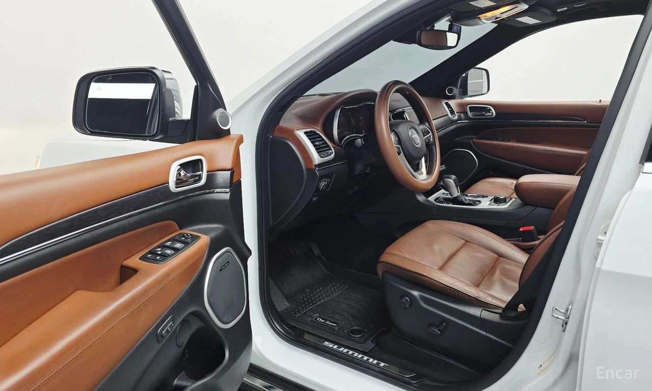 Jeep Grand cherokee 3.6* V6* 8ZF* SUMMIT* ДИСТРОНИК* ОБДУХВАНЕ* LANE* , снимка 6 - Автомобили и джипове - 55639593
