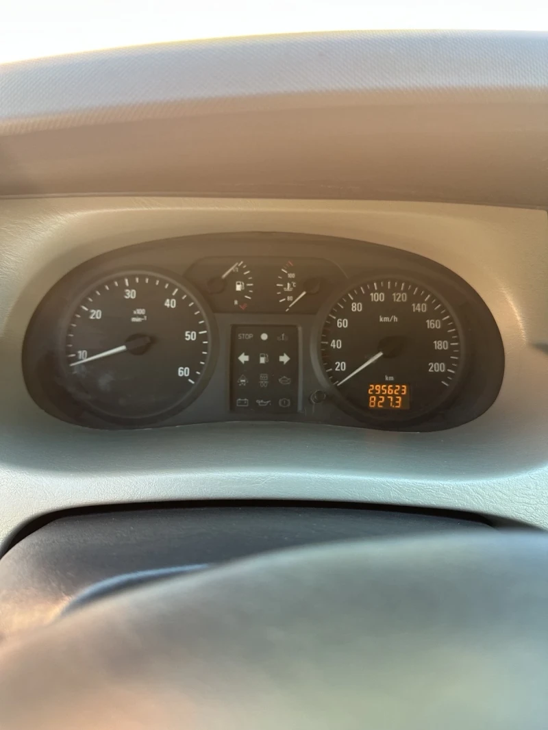 Opel Vivaro 1.9 CDTI, снимка 12 - Бусове и автобуси - 52347014