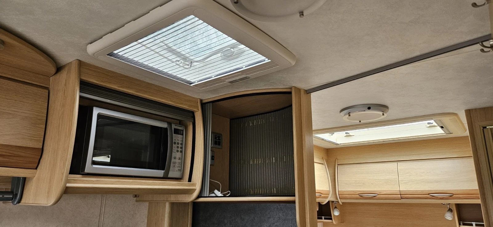 Каравана Coachmen, снимка 7 - Каравани и кемпери - 55339926