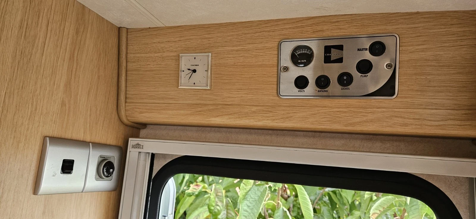Каравана Coachmen, снимка 16 - Каравани и кемпери - 55339926