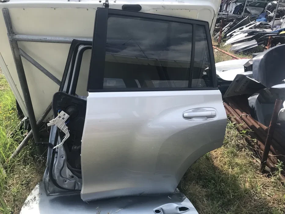 Задна лява врата за Тойота Ланд Крузер Toyota Land Cruiser J150