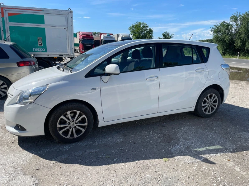 Toyota Verso 2.0 D4D 7Местен, снимка 8 - Автомобили и джипове - 45685227