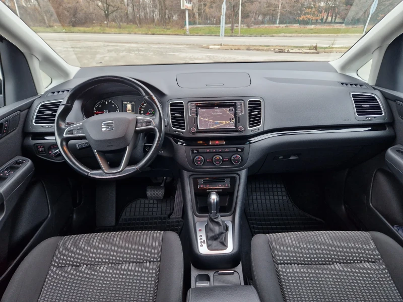 VW Sharan 2.0TDI, 150кс, DSG, 18г.7места, КАТО НОВА, снимка 12 - Автомобили и джипове - 48226918