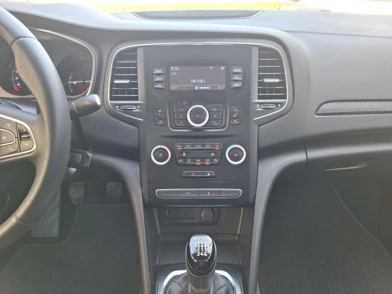 Renault Megane 1.3TCe 140 к.с./Life, снимка 10 - Автомобили и джипове - 51652970