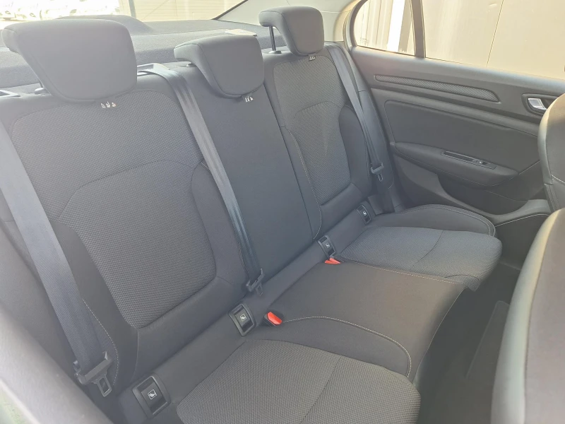 Renault Megane 1.3TCe 140 к.с./Life, снимка 14 - Автомобили и джипове - 51652970