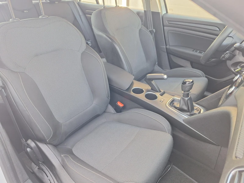Renault Megane 1.3TCe 140 к.с./Life, снимка 13 - Автомобили и джипове - 51652970