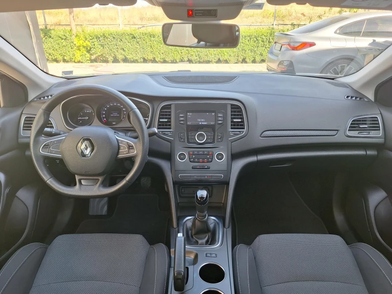Renault Megane 1.3TCe 140 к.с./Life, снимка 8 - Автомобили и джипове - 51652970