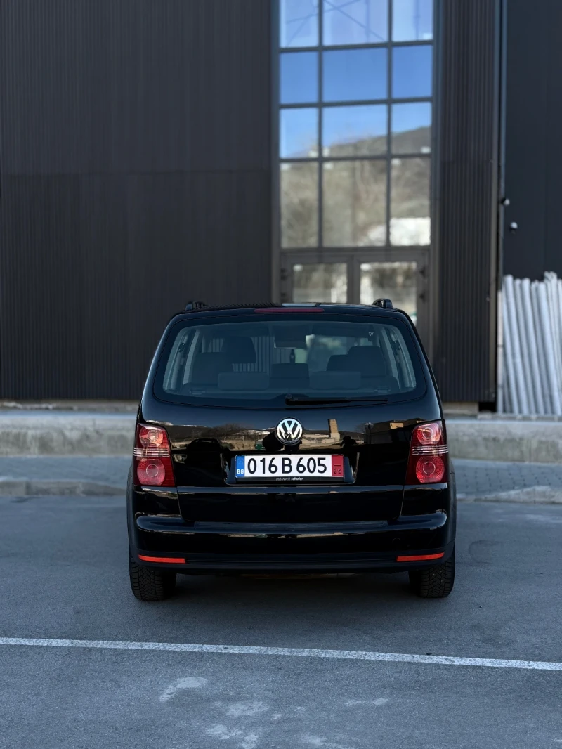 VW Touran * * 1.9TDI 105кс 7 МЕСТЕН ТОП СЪСТОЯНИЕ!* * , снимка 4 - Автомобили и джипове - 52930048