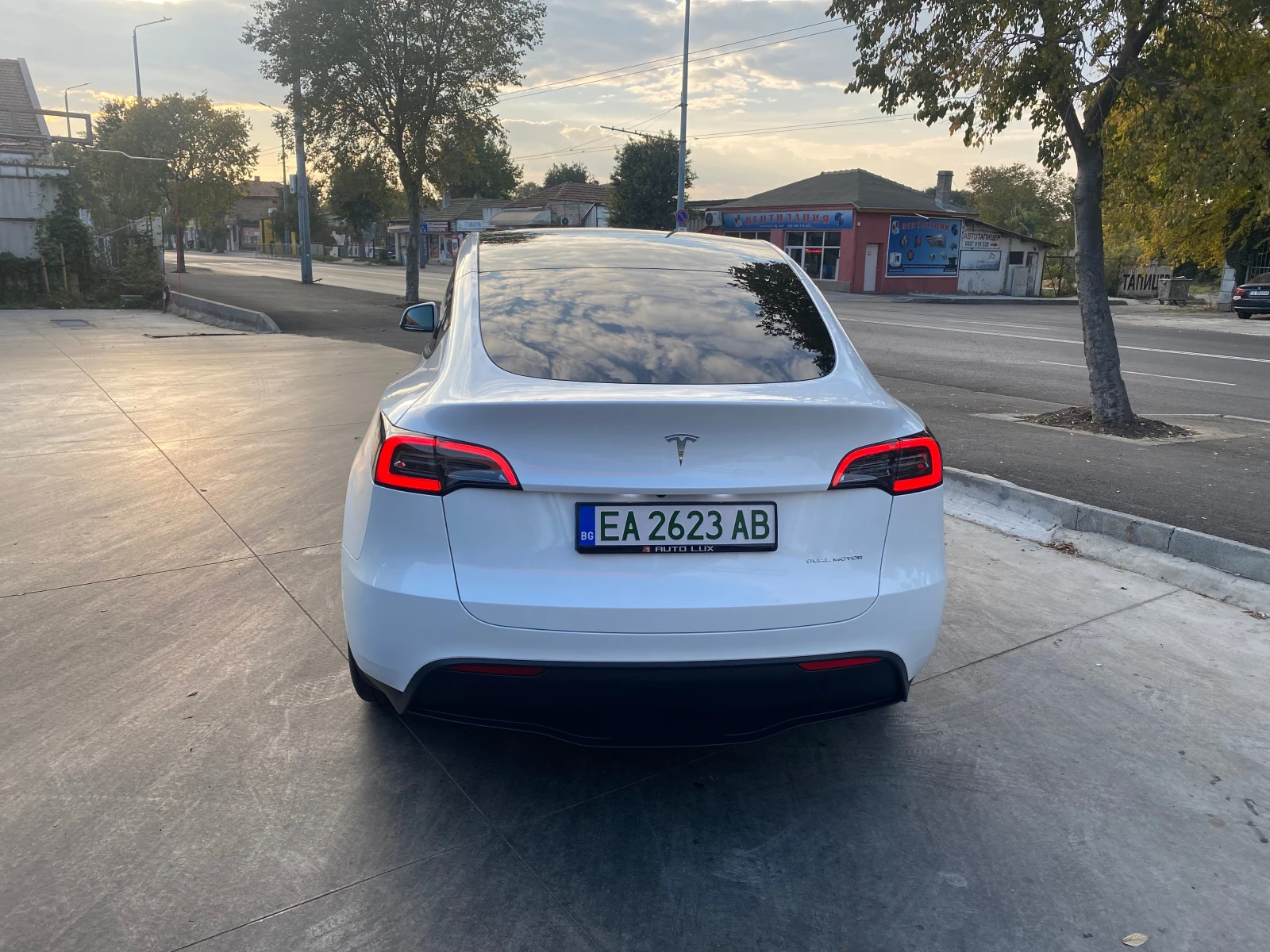 Tesla Model Y LONG RANGE DUAL MOTOR NEW РЕГИСТРИРАНА! - изображение 6