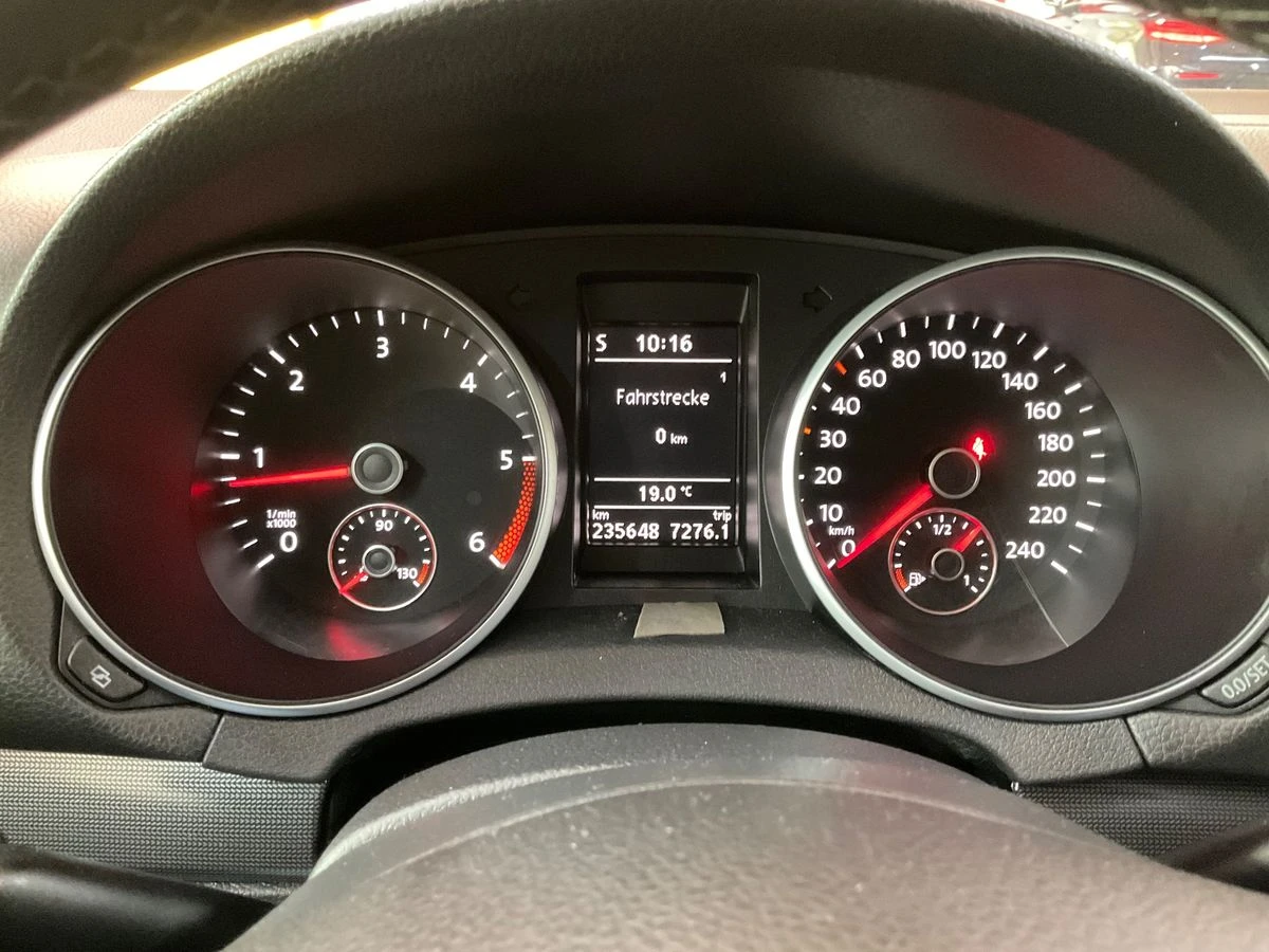 VW Golf 1.6TDI РЕКАРО МУЛТИ ПОДГРЕВ НАВИ - изображение 10