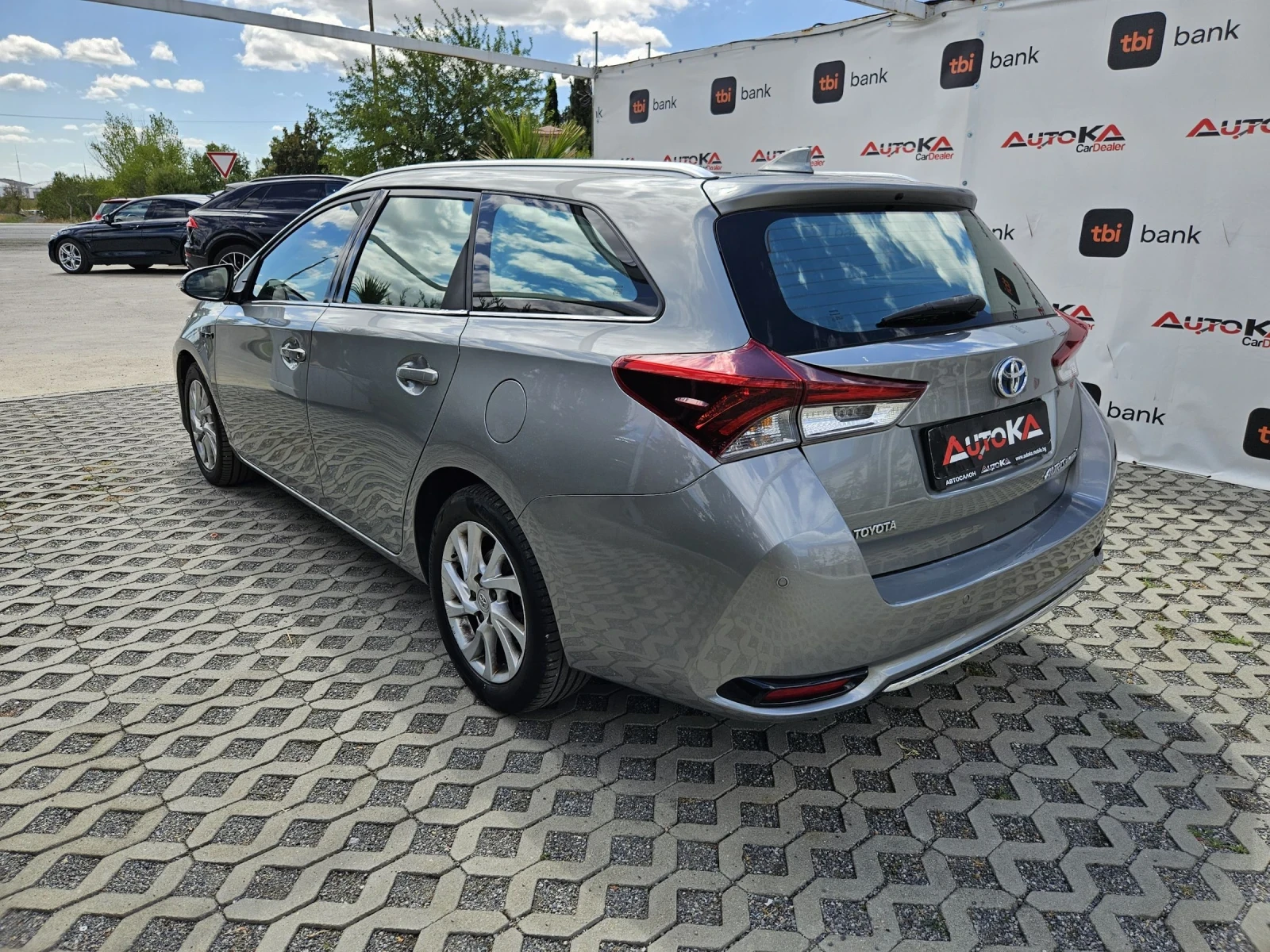 Toyota Auris 1.8HYBRID-99кс= FACE= КАМЕРА= СЕРВ. ИСТОРИЯ  - изображение 5